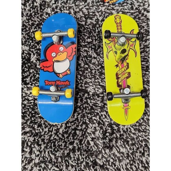 Tony Hawk Hot Wheels Finger Skateboards #A80 - Picture 2 of 9